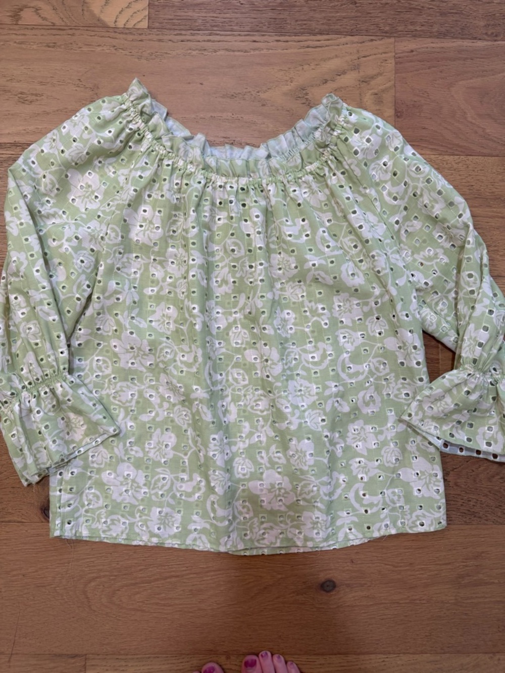 Light Green Eyelet Off-Shoulder Women's Top M like new
